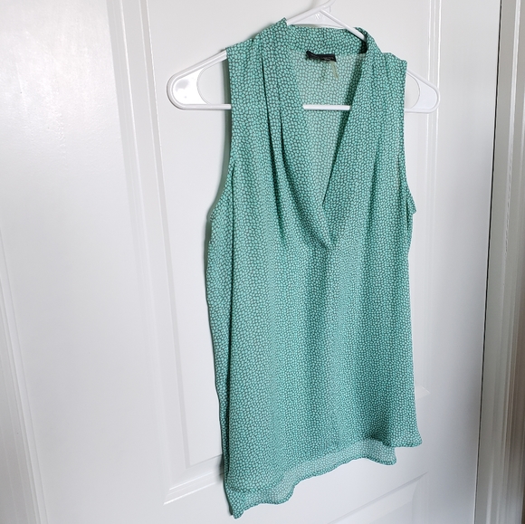 Vince Camuto Mint Printed V-Neck Sleeveless Top - Picture 4 of 10